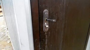 Как открыть и закрыть замок двери без ключа. How to open and close the lock without a key.