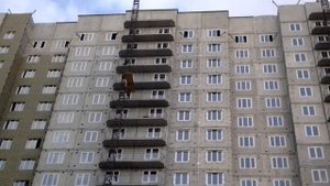 Установка мачтовых подъёмников ПМГ-1-05 на объекте