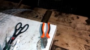 Клетки для кроликов из сетки трехсекционные.