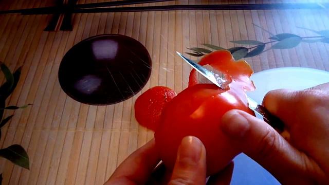 Украшение тарелки из огурца и помидора! Decoration of cucumber and tomato!