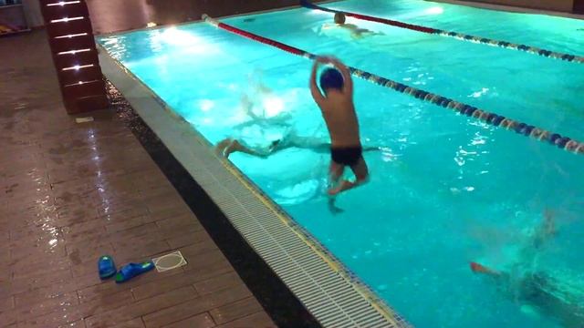 Парные прыжки в воду рыбкой! смотреть онлайн