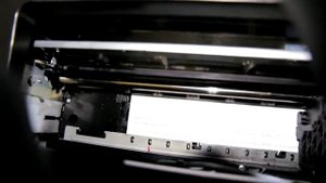 epson l800 стучит при печати