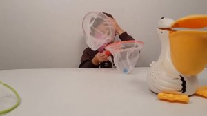 Озорной Пеликан разбросал все шарики - Как в это Играть?  | Развивающие Игрушки | Видео для детей