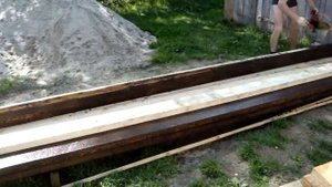 Обработка брусьев под черновой пол маслом отработкой.