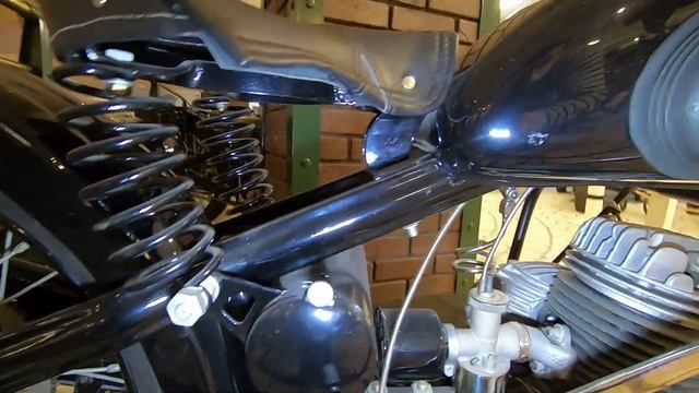 Мотоцикл ИЖ-7 в зимней комплектации, первый серийный байк Ижевского мотозавода смотреть онлайн