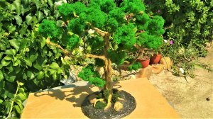 Поделка дерево из цемента и мха. Живет без солнца и воды