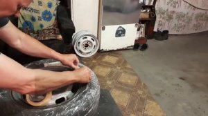 КАК БЫСТРО ОБКЛЕИТЬ ШИНУ КОЛЕСА ДЛЯ ПОКРАСКИ ДИСКА ЗА 5 МИНУТ