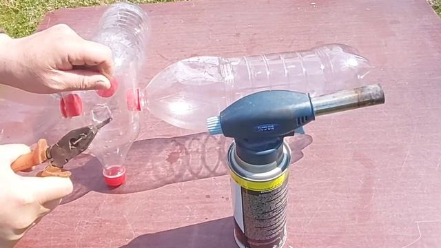 Ветряк из пяти пластиковых бутылок для отпугивания птиц и кротов самоделка своими руками смотреть онлайн