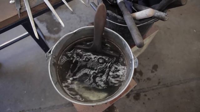 Как создают светильники из стекла Rothschild & Bickers смотреть онлайн