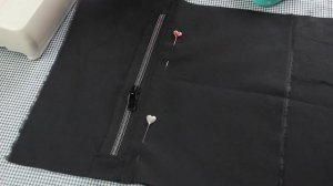 Нашла простой способ пошива кармана на молнии. Без рамки и уголков. Теперь постоянно его применяю