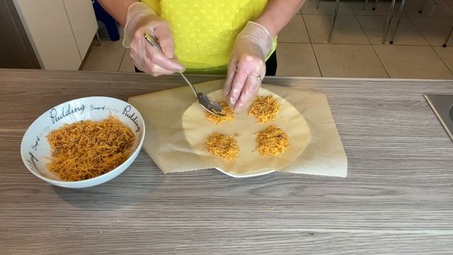 Сырные чипсы с орехами. Очень быстро, просто и вкусно!