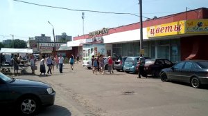 Азербайджанцы торгуют прямо на тротуарах