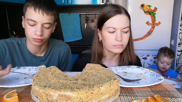 МУКБАНГ ИСПЕКЛА вкусный МОРКОВНЫЙ тортик/СЛАДКИЙ МУКБАНГ/MUKBANG смотреть онлайн