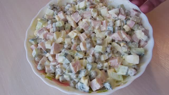 Вкусный салат с ветчиной!