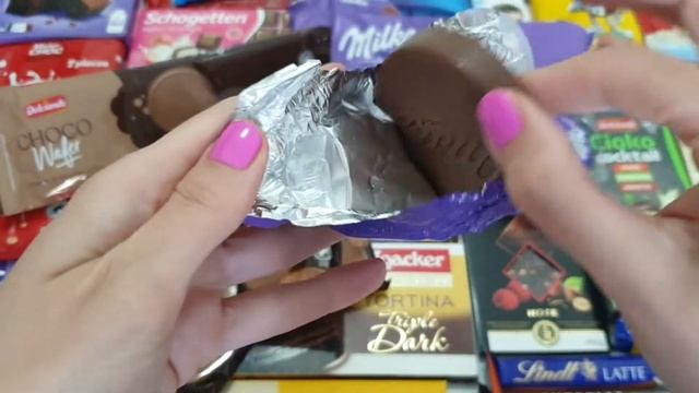 Milka Choco Wafer Challenge Unwrapping смотреть онлайн