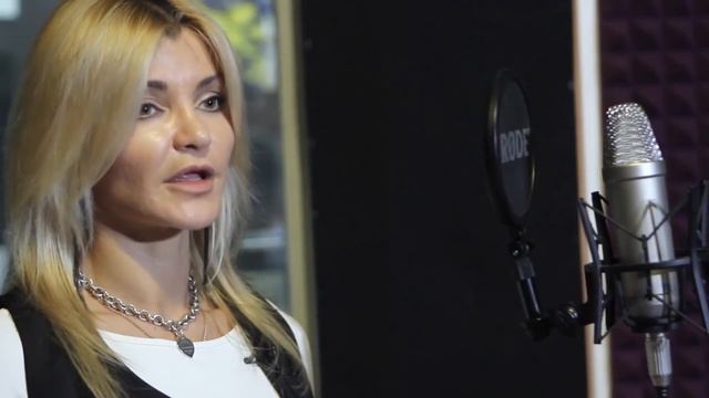 Как петь правильно: компрессия (легкое расщепление, хрип) Foxhint смотреть онлайн