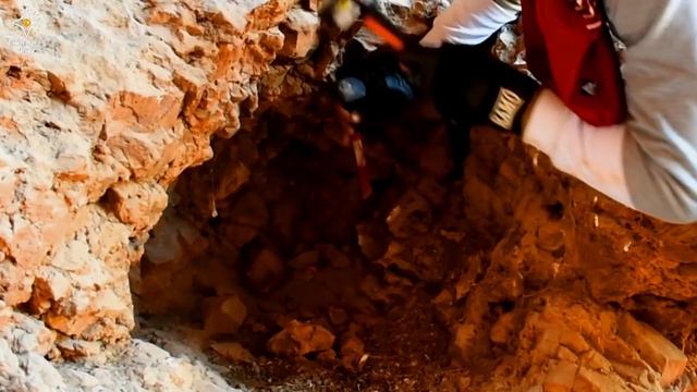 I went to the ghost caves and found jar full of gold coins with astrolabe  treasure hunting
