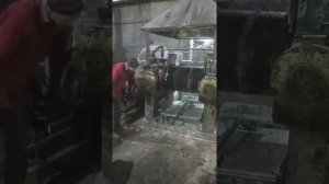 Вальцовщик делает резину, адская неблагодарная работа.