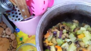 Вкусный салат на зиму из кабачков и баклажанов. Называют по разному: рагу, рататуй или соте.