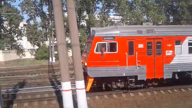 Одновременная отправка по 3 и по 2 главному пути. Станция Санкт-Петербург-Финляндский. смотреть онлайн