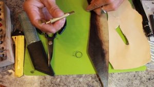 Режущий инструмент для начала работы с кожей. Торцбил, ножи, ножницы