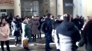 ПЕСЕННЫЙ ФЛЕШМОБ НА ВОКЗАЛЕ В ДНЕПРОПЕТРОВСКЕ! ПОЛНОЕ ВИДЕО!