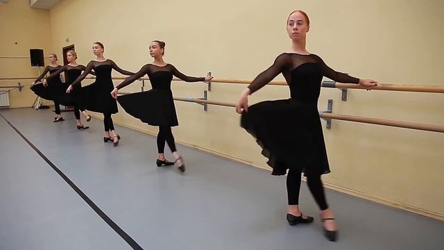 Урок народно-сценического танца: фрагменты