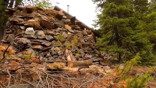 24 ЧАСА в КАМЕННОМ ДОМЕ с РЫЖИМ ЗВЕРЕМ | Пугаем МЕДВЕДЯ, Строим ВОДОСБОР, Жарим МЯСО смотреть онлайн