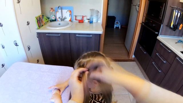 ПРАЗДНИЧНАЯ ПРИЧЕСКА для девочки - ПРОСТО ? Экономим на стилисте ?? смотреть онлайн