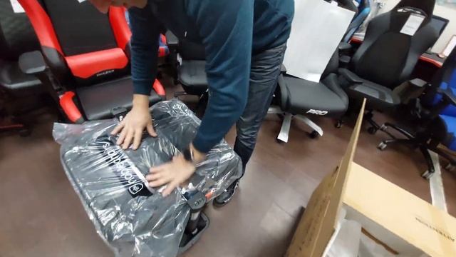 Noblechairs EPIC TX Fabric (2023) - Распаковка обновлённой версии \ 21.12.2022 в Шоу-Руме RETNE.RU смотреть онлайн