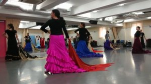 フラメンコクラス　Clase de flamenco bate de cola y manton Cantiñas en Japon