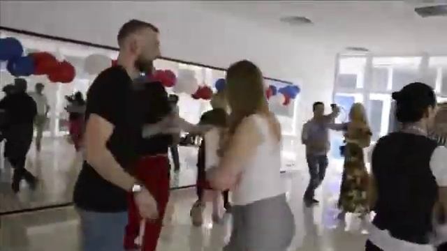 Резюме семинаров Чино по сальсе в Пятигорске - Mario Crespo Martinez "Paris" смотреть онлайн