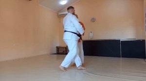 Полезный прием из боевого самбо: защита от удара ножом снизу A useful technique from combat sambo