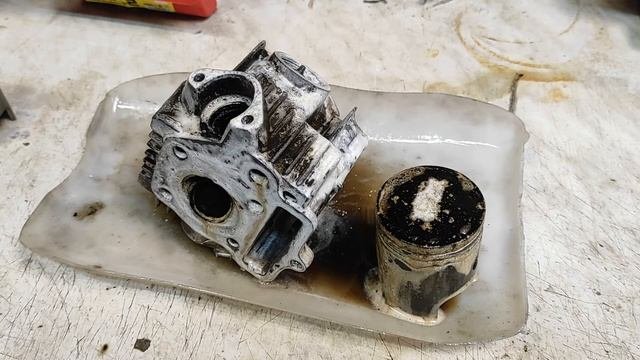 Это средство ОЧИСТИТ от нагара любые запчасти.