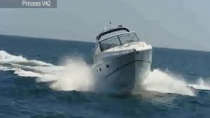 Моторная яхта Princess V42