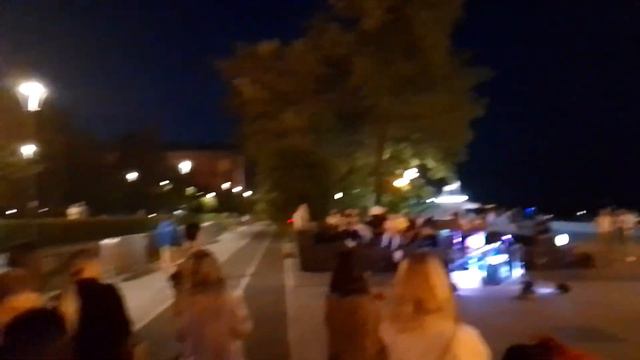 Уличный музыкант Волгоград набережная