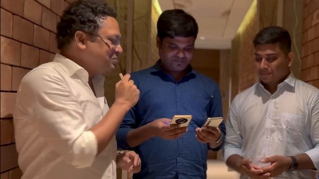 Curve Display vs Flat Display Mobile  @romanchopediamithun @AKASHBARMON @AntarikshTV @TipTopTech смотреть онлайн