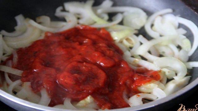 Томатно-капустная запеканка с рыбными консервами