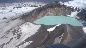 Кислотное озеро в кратере вулкана Малый Семячик