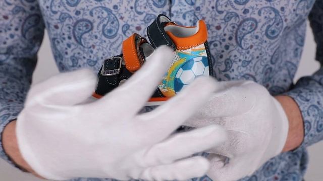 Первые шаги для мальчика. Каким должна быть обувь для ребенка который растет и развивается? смотреть онлайн