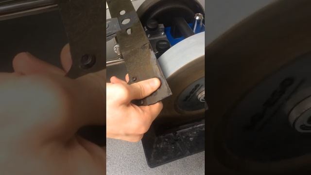 Sharpening a lawnmower blade on my Tormek. See the description for sharpening details.