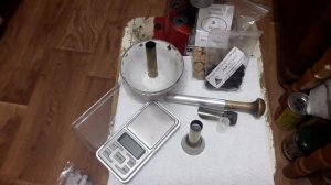 Рекомендую снаряжение латунных гильз 28 кал. на заводском стаканчике Шах и амортизаторе из пробки.