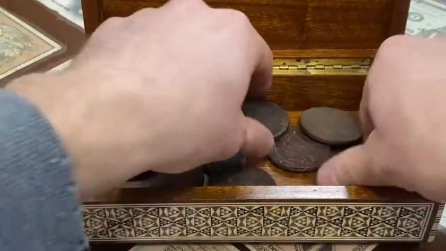 Старая шкатулка с монетами. Каждый раз прошу не чистить монеты перед продажей смотреть онлайн