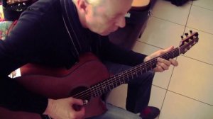 Tommy Emmanuel trying out a Kibin guitar - kibinguitars.com