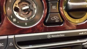 Замена лампочки подсветки блока переключателей печки w202 w210 w208