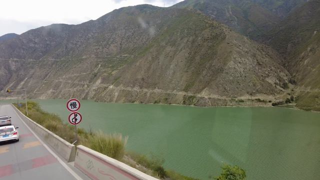 Shocking!Riding on the most thrilling bus in China｜Sichuan-Tibet Highway 318 смотреть онлайн