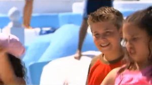 13   Grupo 3+2   El Baile De La Ola Video