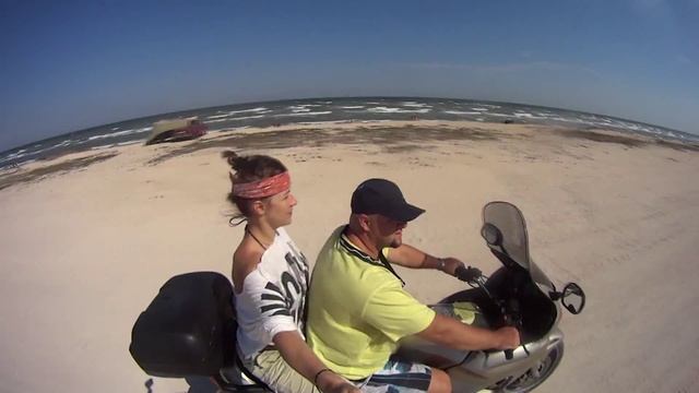 Honda Deauville 650 sea Арабатская стрелка, Счастливцево пляж смотреть онлайн