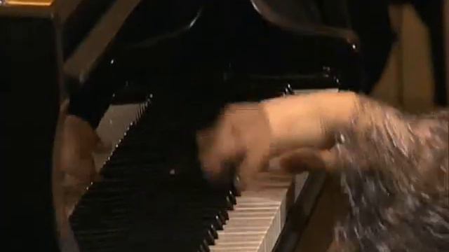 Uchida conducts Mozart's Piano Concerto #20 - Rondo III смотреть онлайн