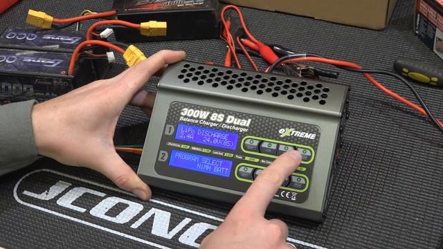 Заряжаем 8 БАНОК! ... Обзор зарядки для аккумуляторов Extreme 2X150W 7A смотреть онлайн